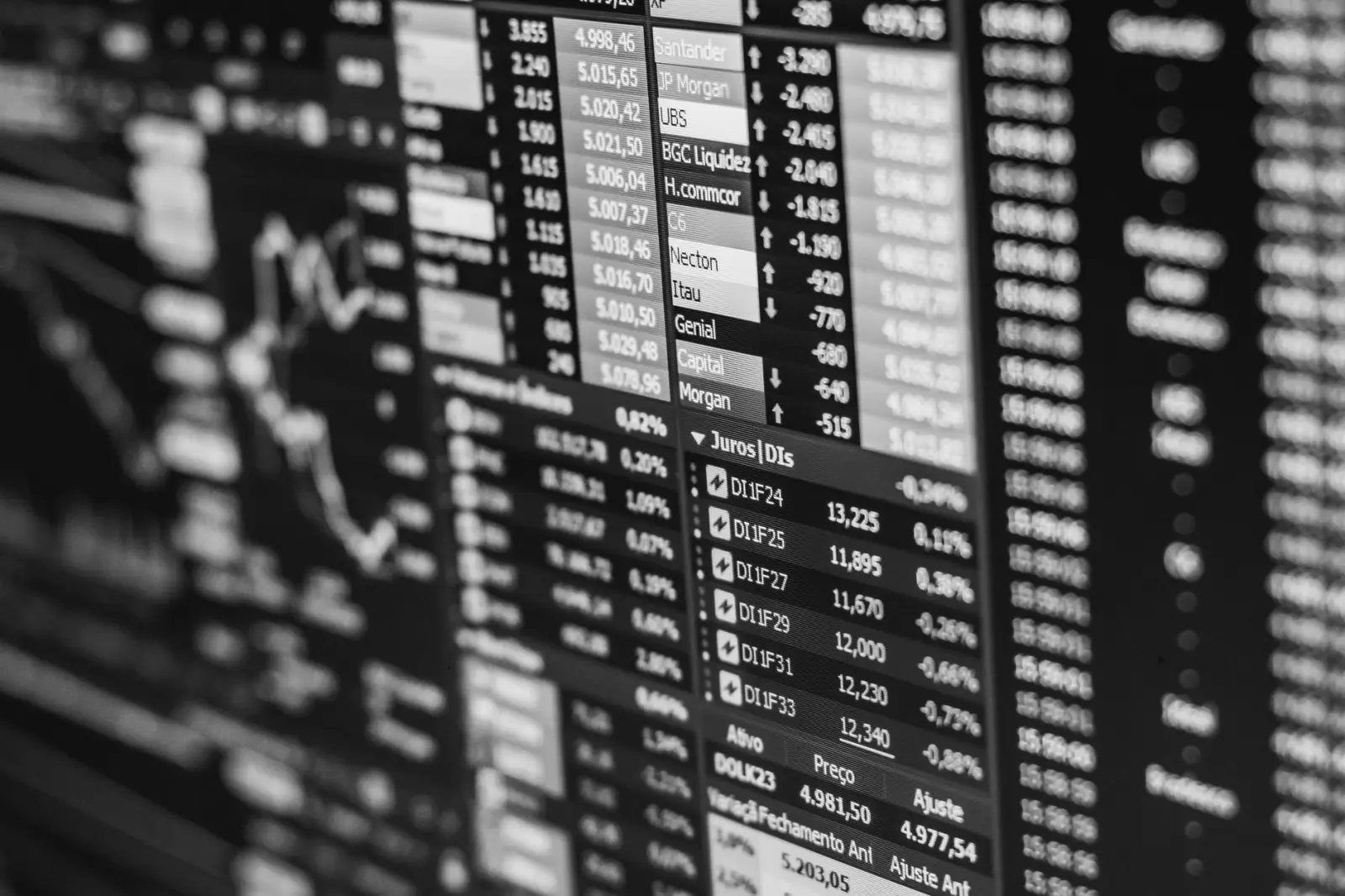 服装鞋帽批发与日用百货采购：商超渠道选品策略对比分析
